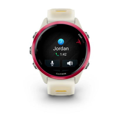 Garmin Forerunner 570 Raspberry 42 mm – buckle hardware detail