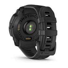 Garmin Instinct 3 AMOLED Black 45 mm – flashlight/backlight feature close‑up