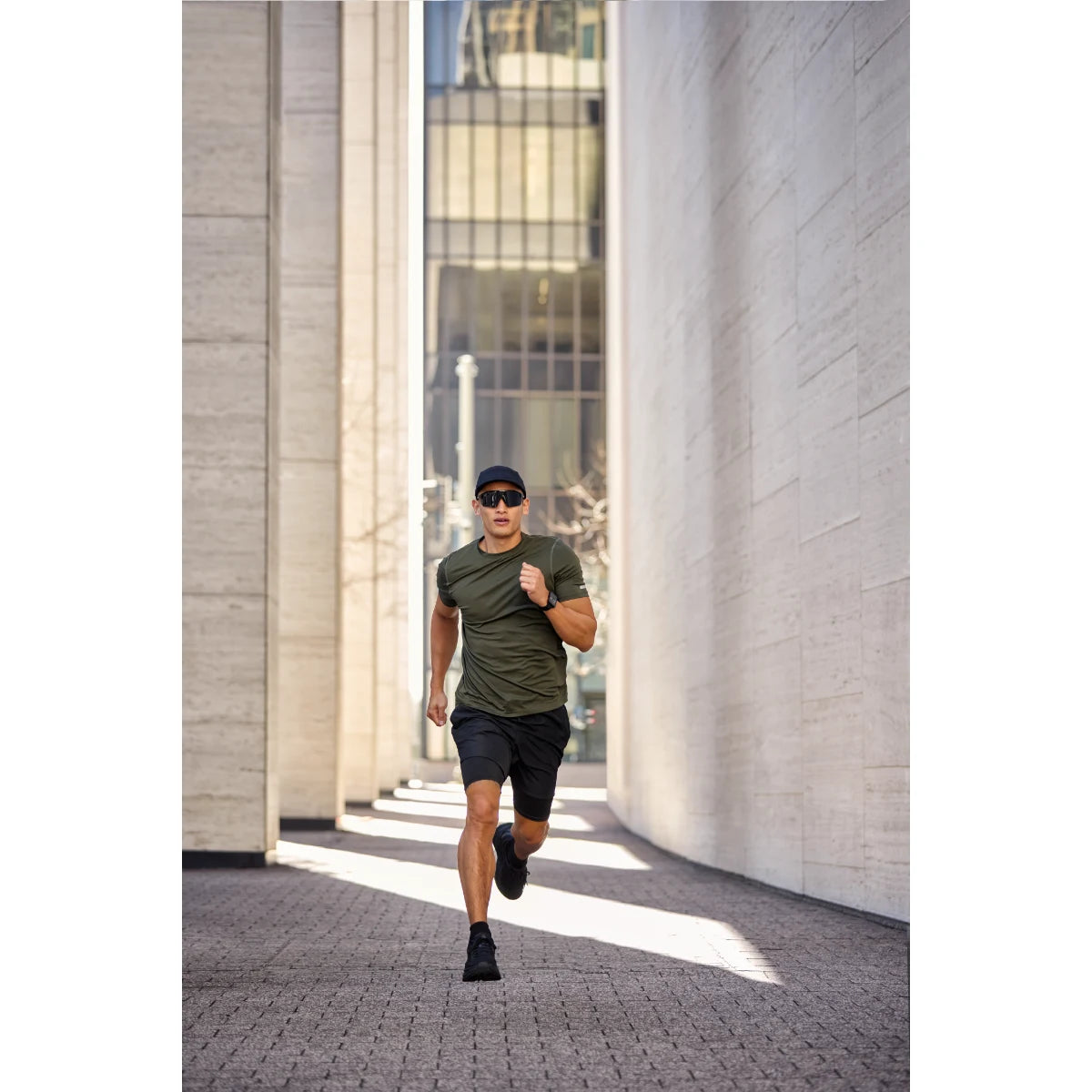 Garmin Venu X1 lifestyle – stretching before run