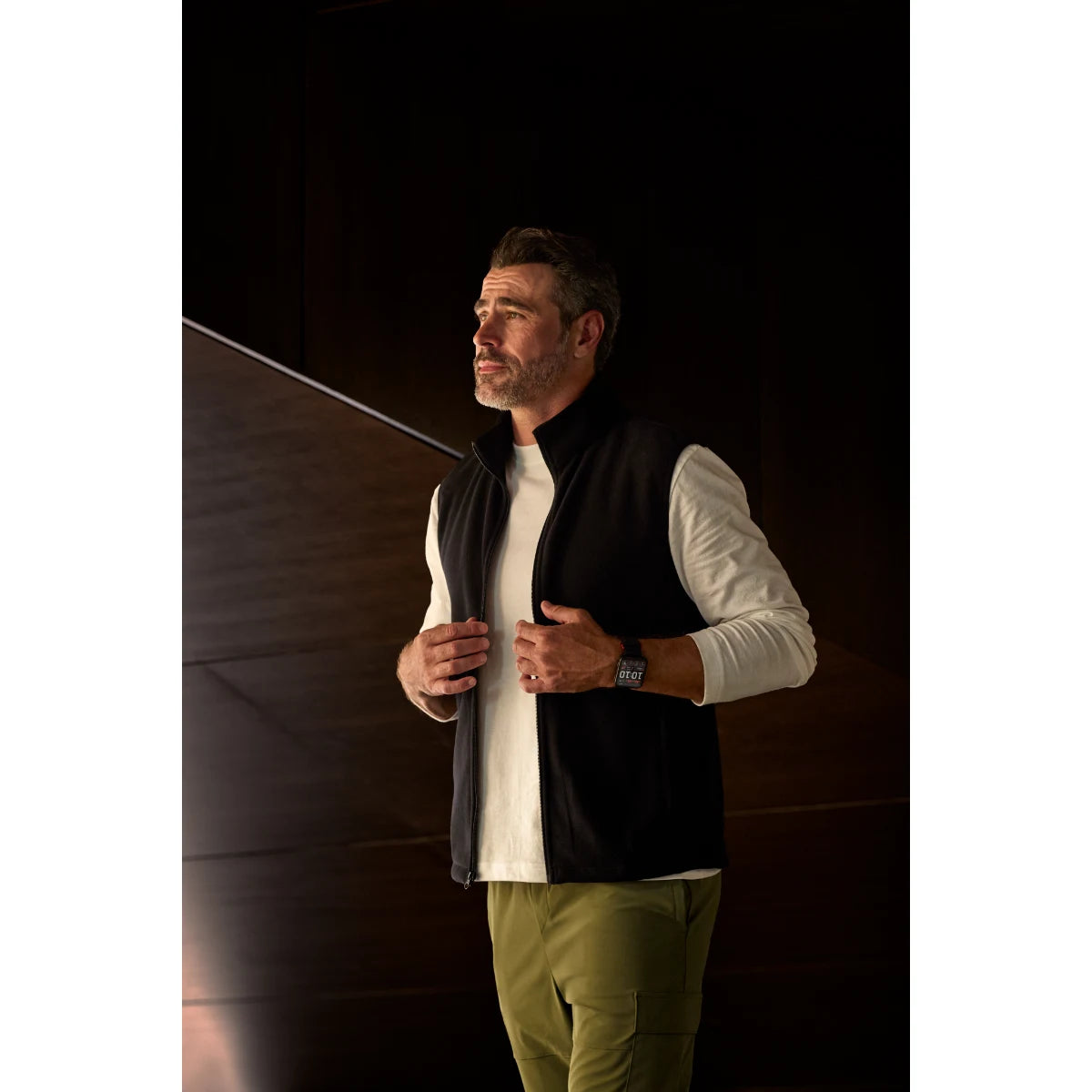 Garmin Venu X1 lifestyle – weight training shot