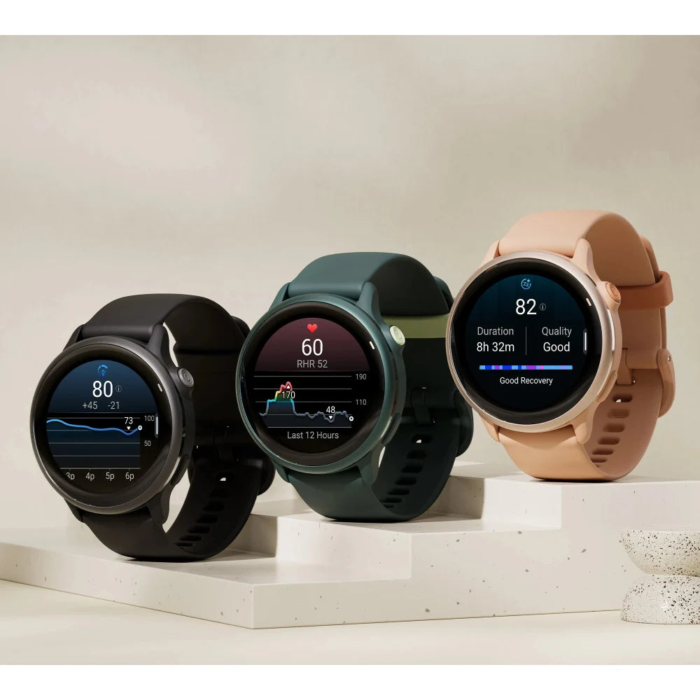 Garmin vívoactive 6 – lifestyle wrist close-up in gym