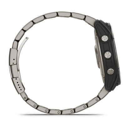 Garmin Venu 3 Whitestone – side profile of white case and band