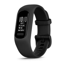 Garmin vivosmart 5 fitness tracker displaying statistics including steps, heart rate, and battery level.