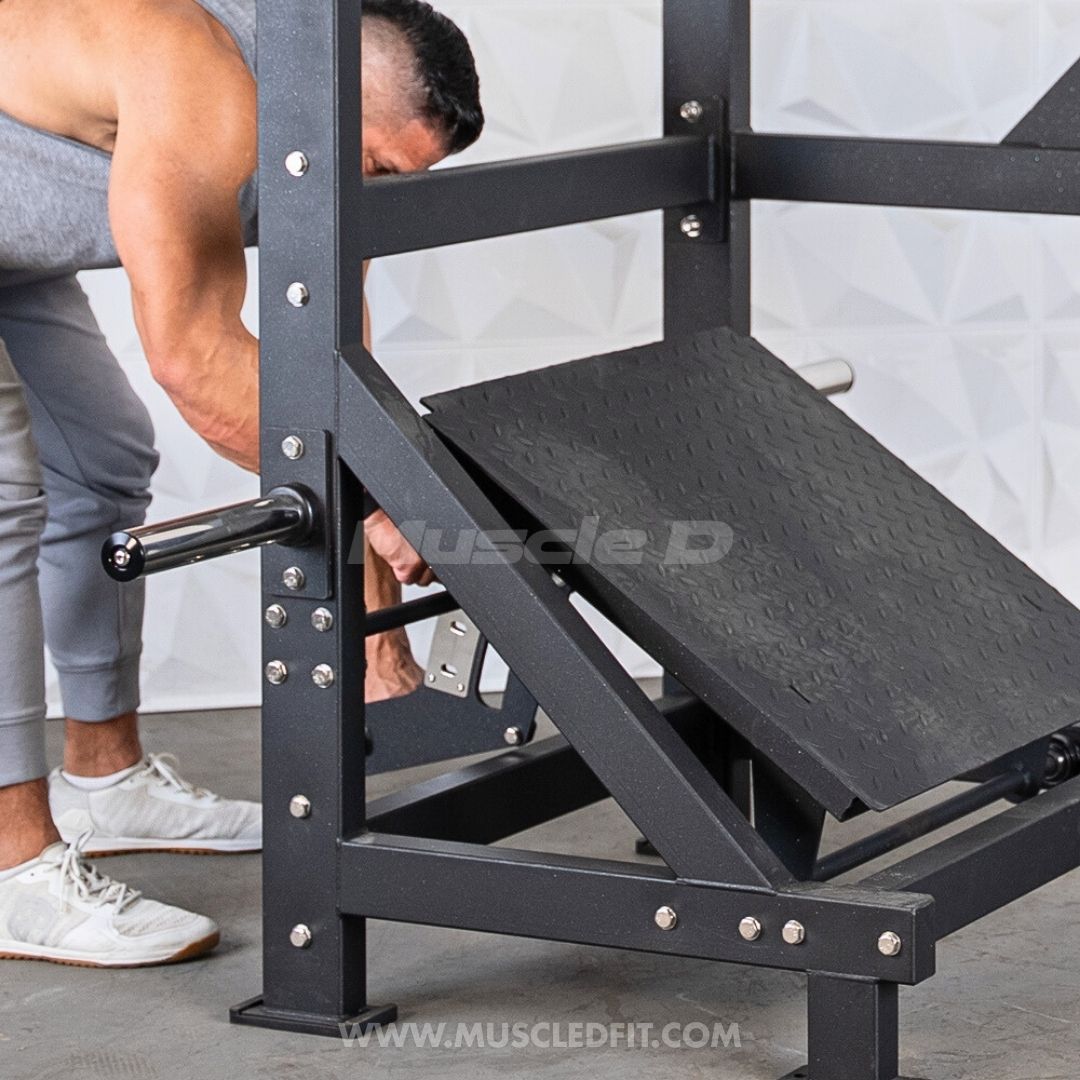 Muscle D Fitness Excel Counterbalanced Pendulum Squat