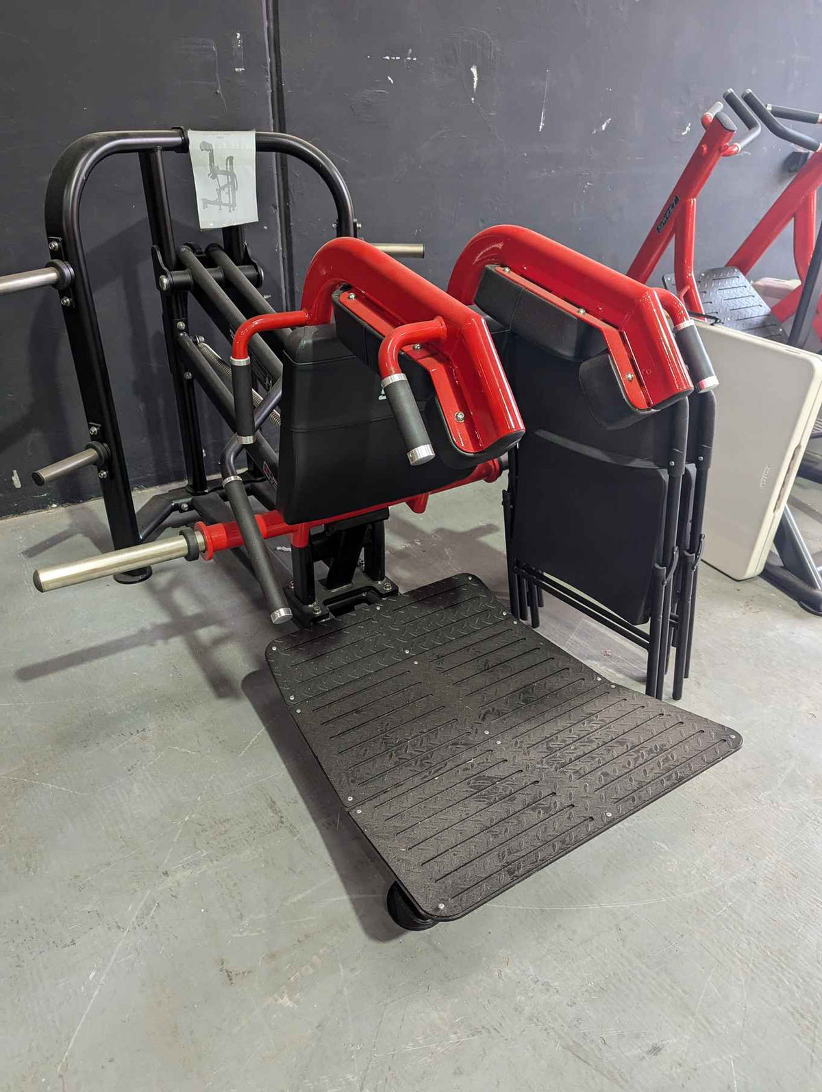 Muscle D Fitness Sweet Hack Squat